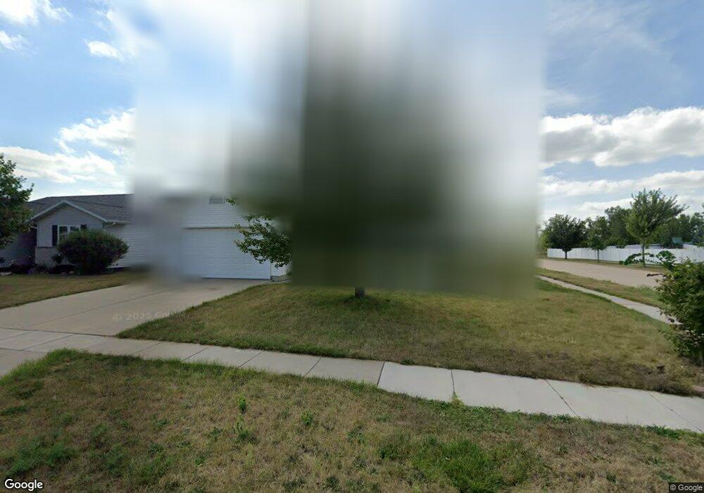 3704 Royal Dr SW, Cedar Rapids, IA 52404 - photo 1