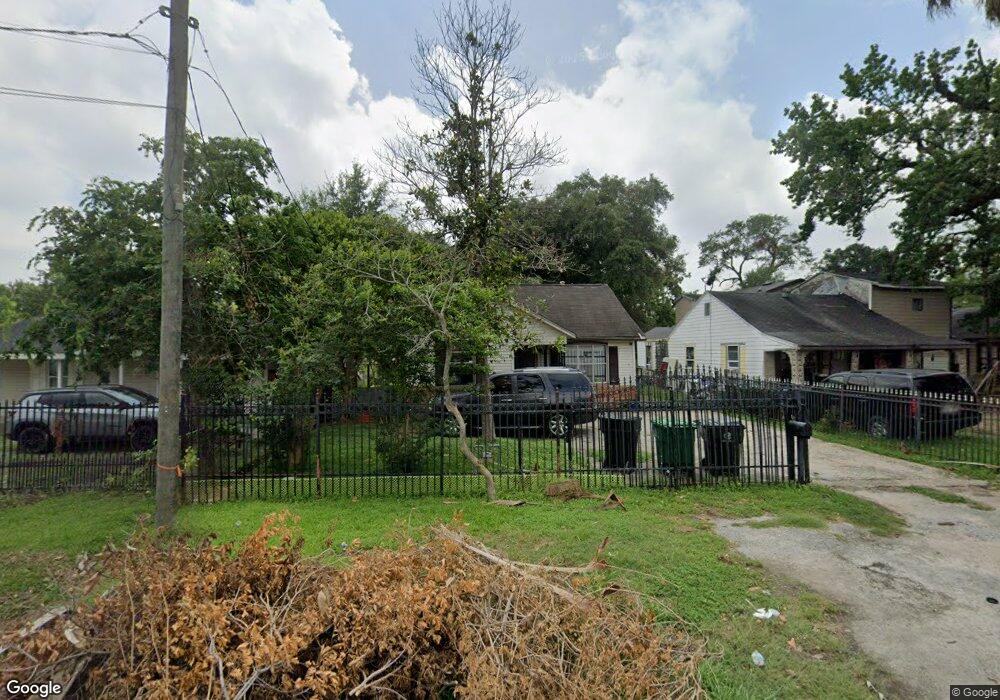 322 Plymouth St, Houston, TX 77022 - photo 1