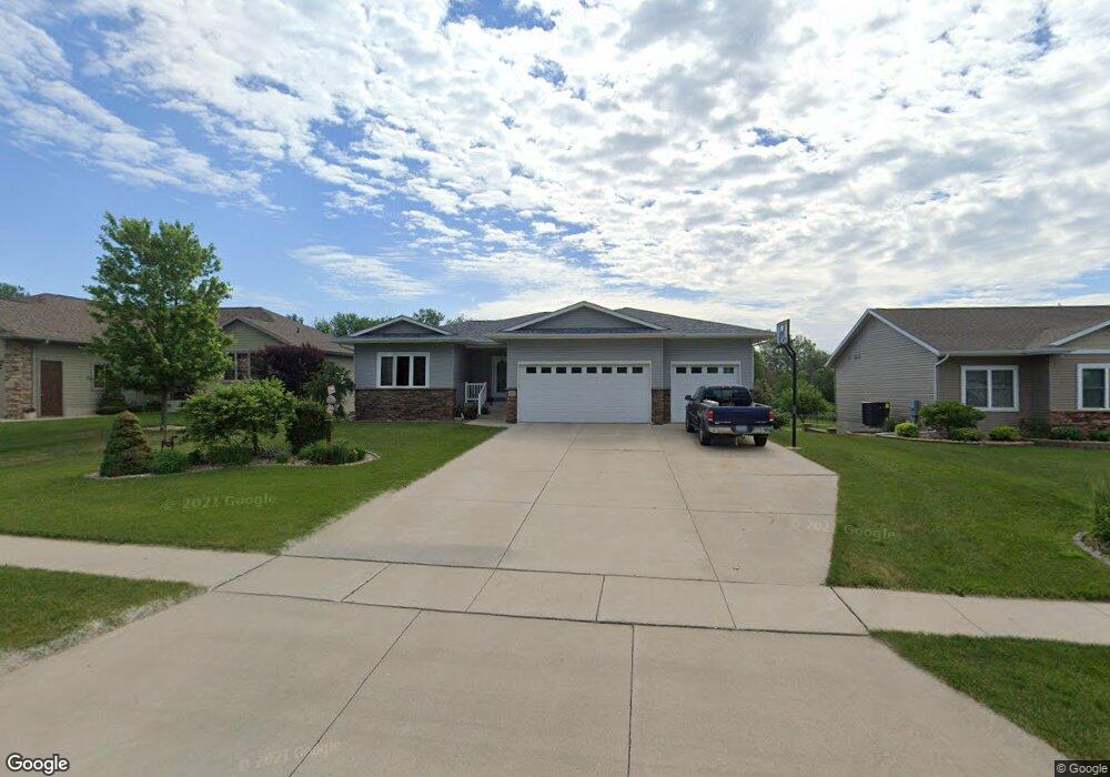 4224 Wedgewood Dr, Cedar Falls, IA 50613 - photo 1
