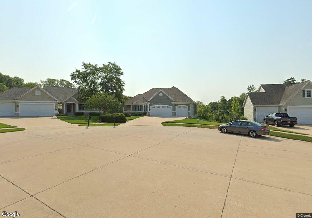 3326 Cedar River Ct NE, Cedar Rapids, IA 52411 - photo 1