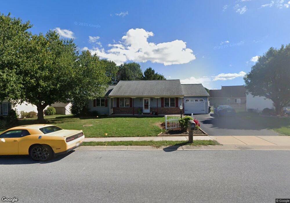 284 W Fulton St, New Holland, PA 17557 - photo 1