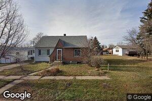 307 3rd St N, Hettinger, ND 58639