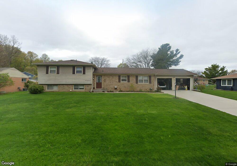 1327 Maycroft Rd, Lansing, MI 48917 - photo 1