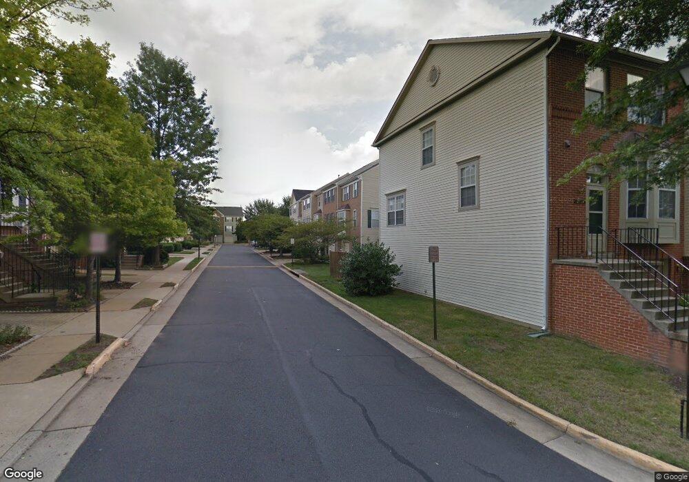 2401 Simpkins Farm Dr, Herndon, VA 20171 - photo 1