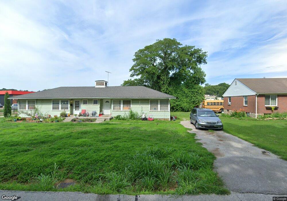 6144 Roger Dr, Shawnee, KS 66203 - photo 1