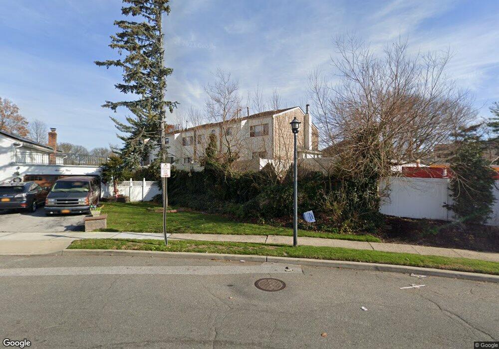 16 Vanderbilt Way, Valley Stream, NY 11581 - photo 1