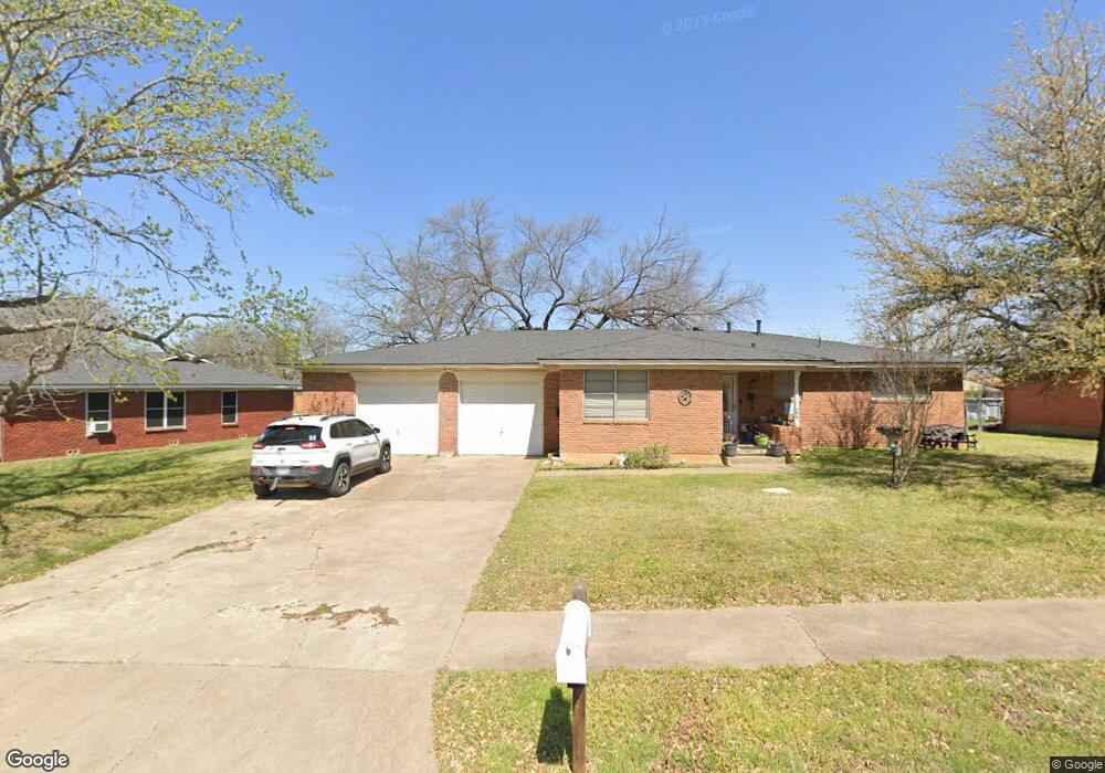 1314 Manor Dr, Cleburne, TX 76033 - photo 1