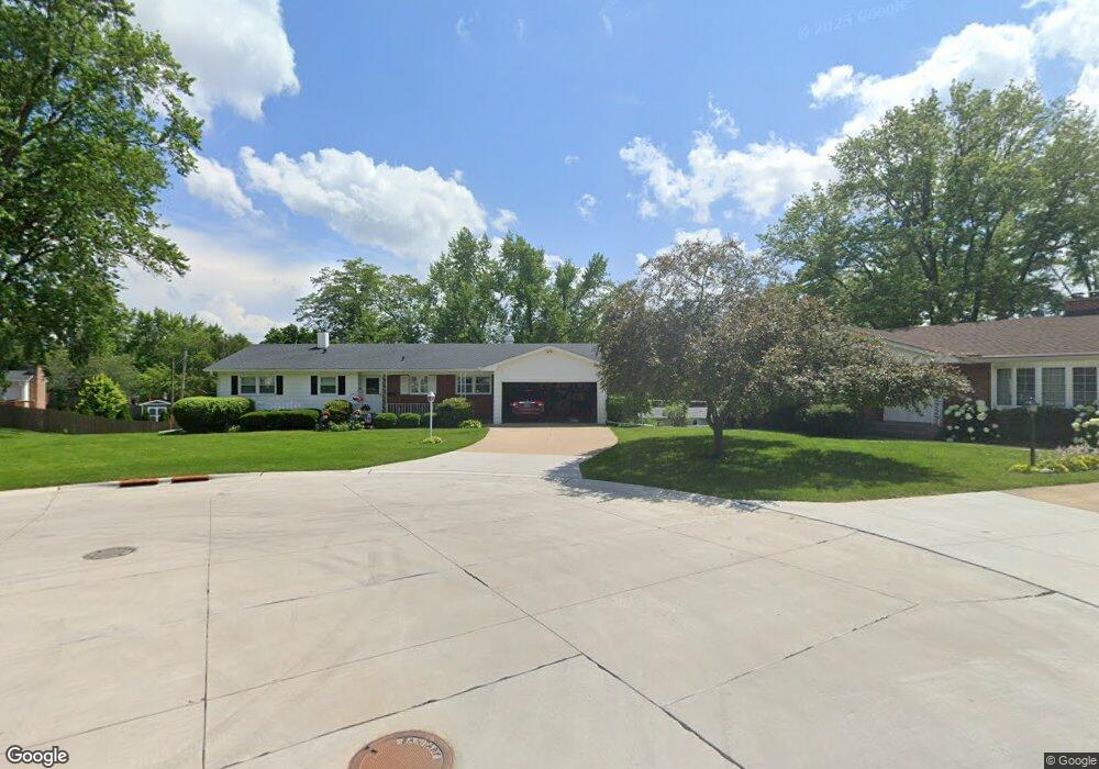 1517 Hillcrest Ct, Bettendorf, IA 52722 - photo 1