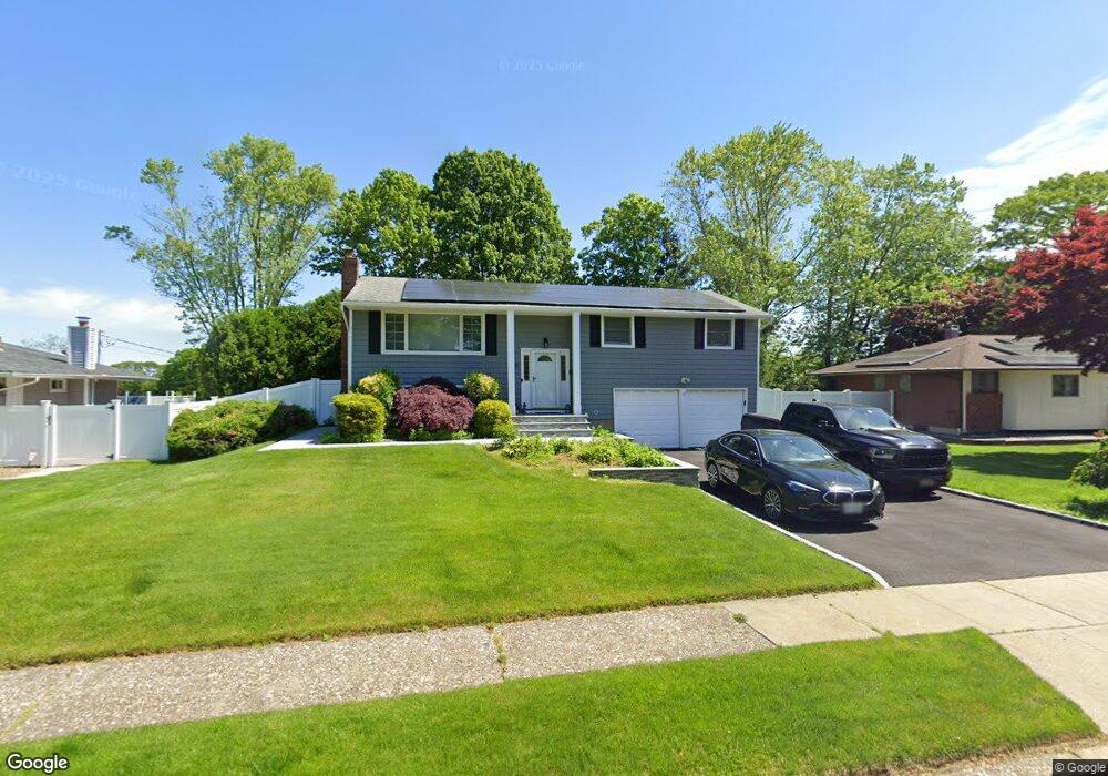 11 Eva Path, ComMacK, NY 11725 - photo 1
