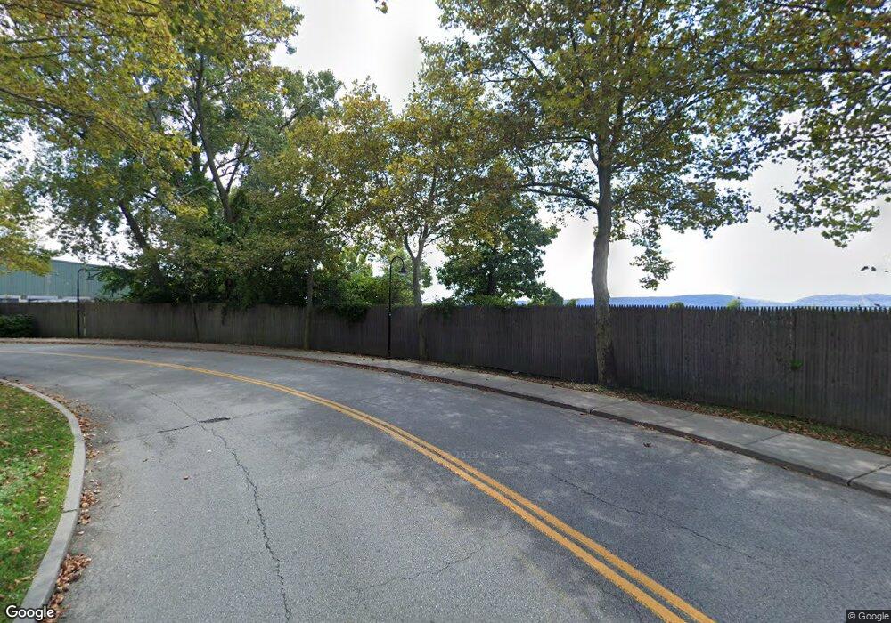 18 Half Moon Bay Dr, Croton-On-hudson, NY 10520 - photo 1