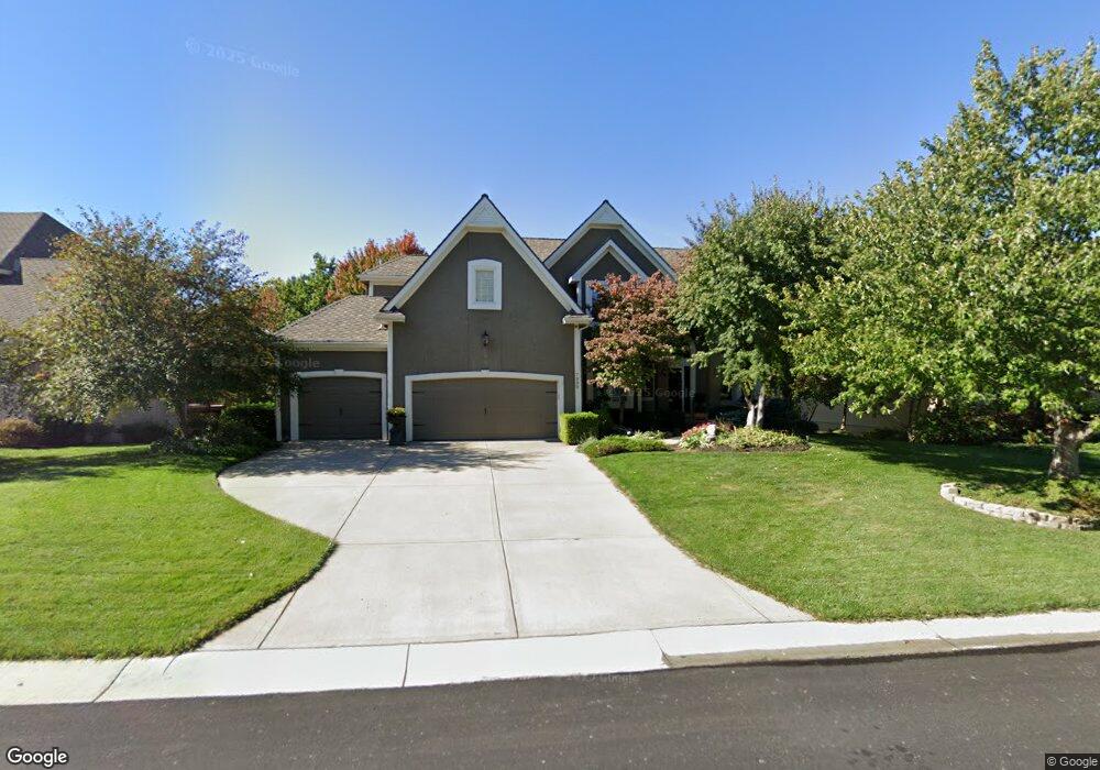 7330 Oakview St, Shawnee, KS 66216 - photo 1