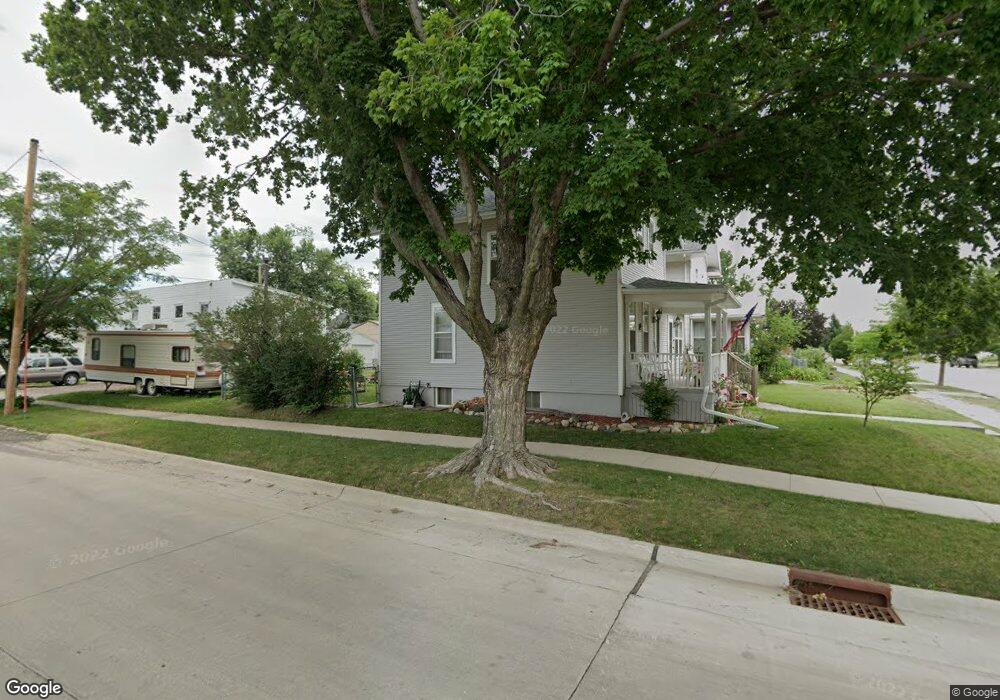 828 E Ave NW, Cedar Rapids, IA 52405 - photo 1