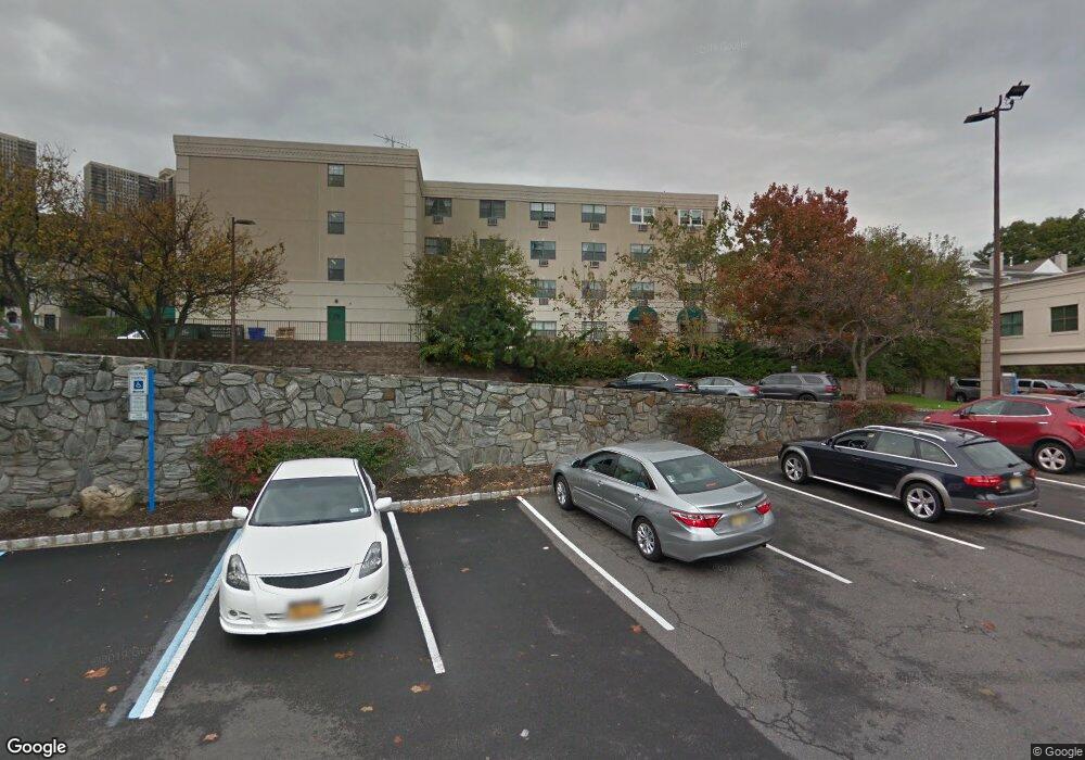 112 Panorama Dr, Edgewater, NJ 07020 - photo 1