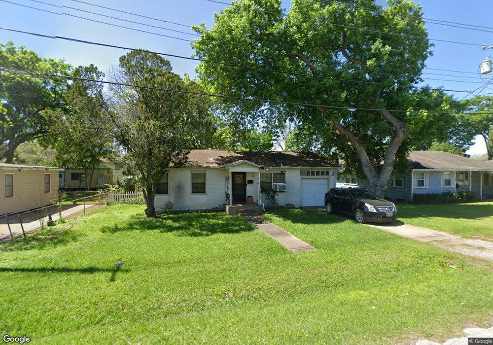 1410 Live Oak Ave, Bay City, TX 77414 - photo 1