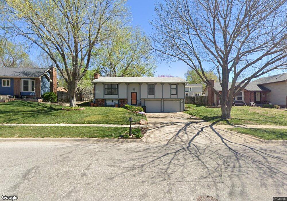 3200 SW Arrowhead Rd, Topeka, KS 66614 - photo 1