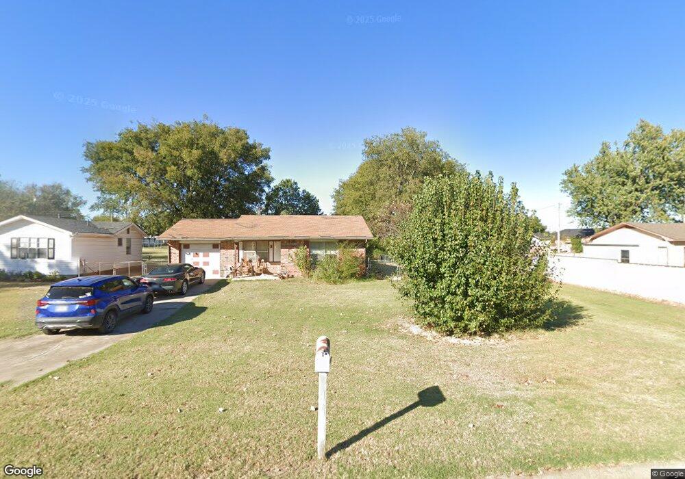 1724 W University St, Shawnee, OK 74804 - photo 1