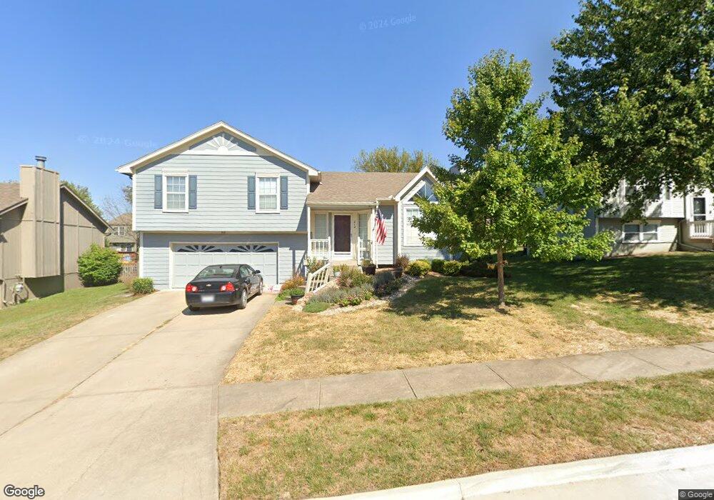 212 W Calico Dr, Raymore, MO 64083 - photo 1