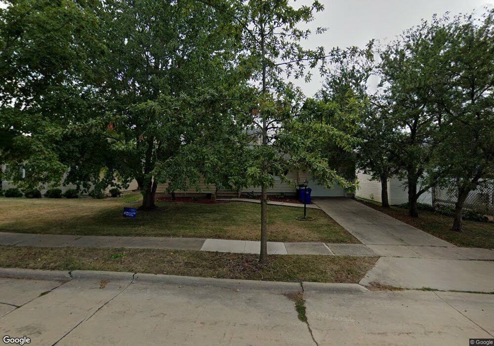 2711 Virginia Dr SE, Cedar Rapids, IA 52403 - photo 1