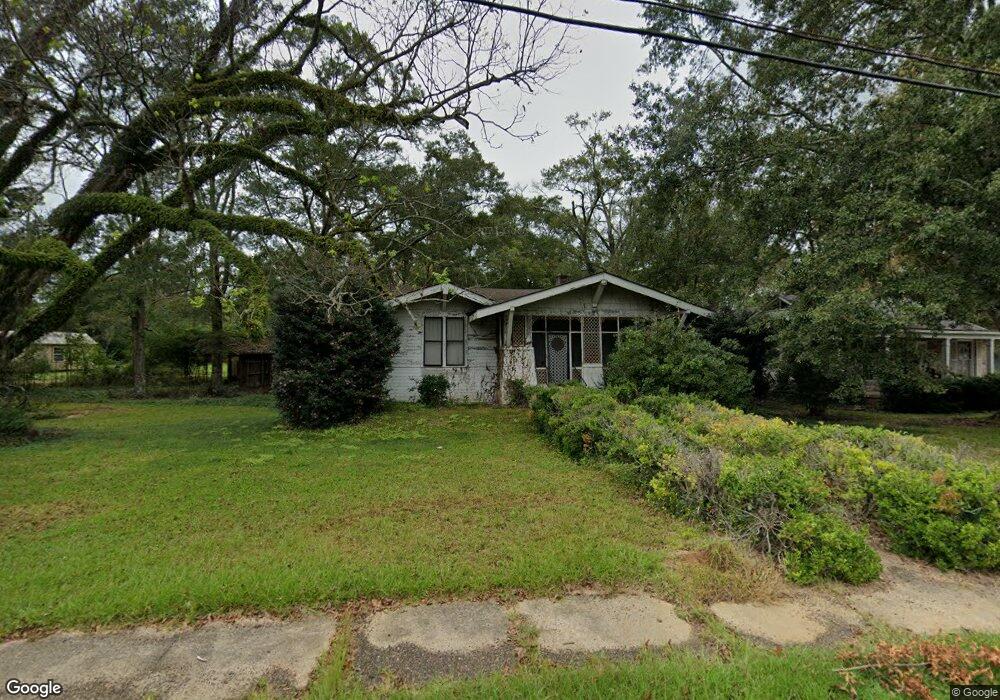 509 Georgetown St, Hazlehurst, MS 39083 - photo 1