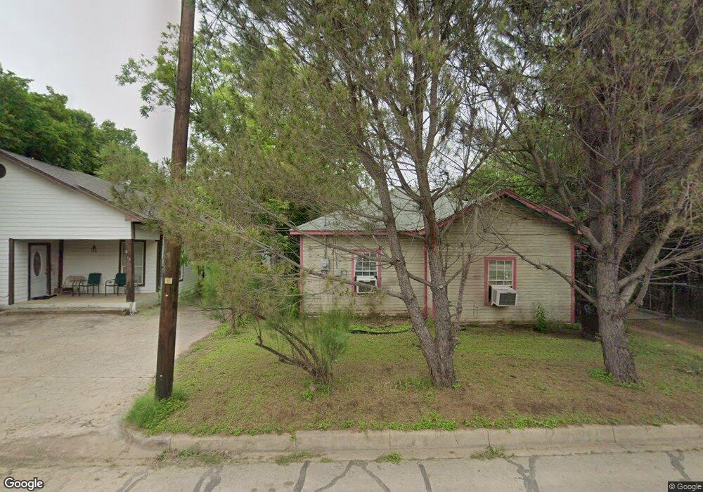 810 N Robinson St, Cleburne, TX 76031 - photo 1