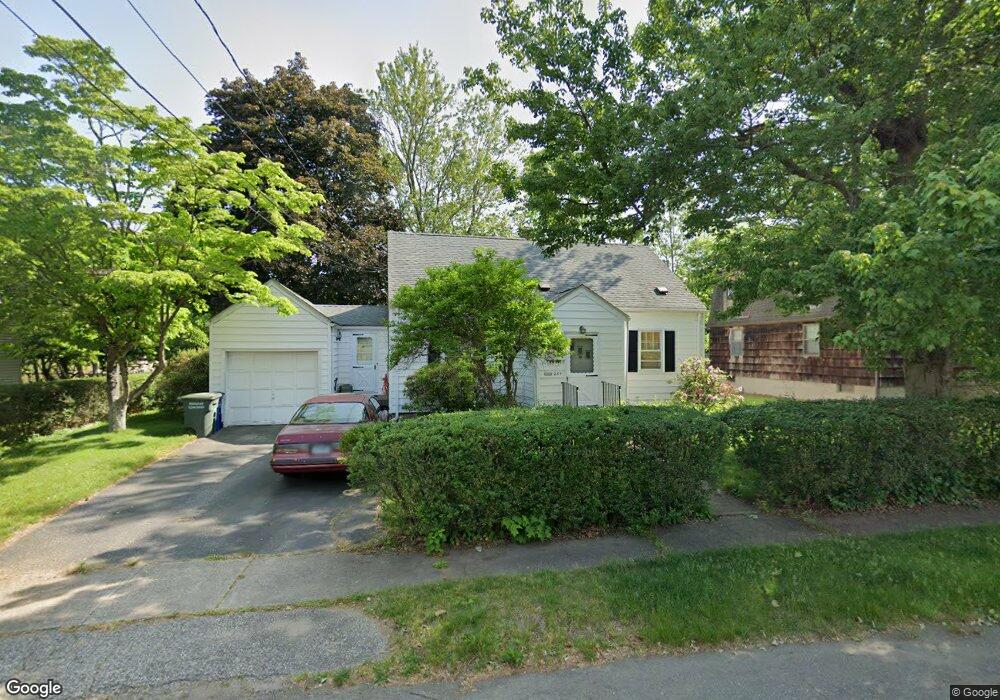 264 Pilgrim Rd, Bridgeport, CT 06610 - photo 1