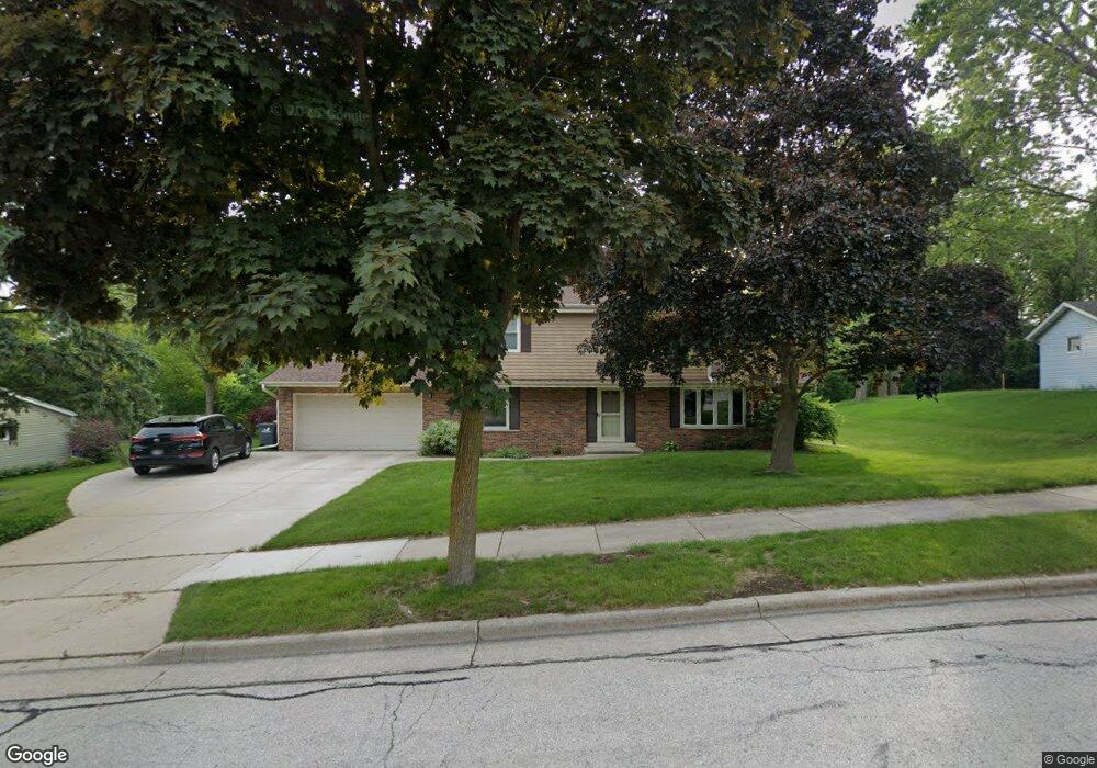 1814 Jeffery Ln, Waukesha, WI 53186 - photo 1