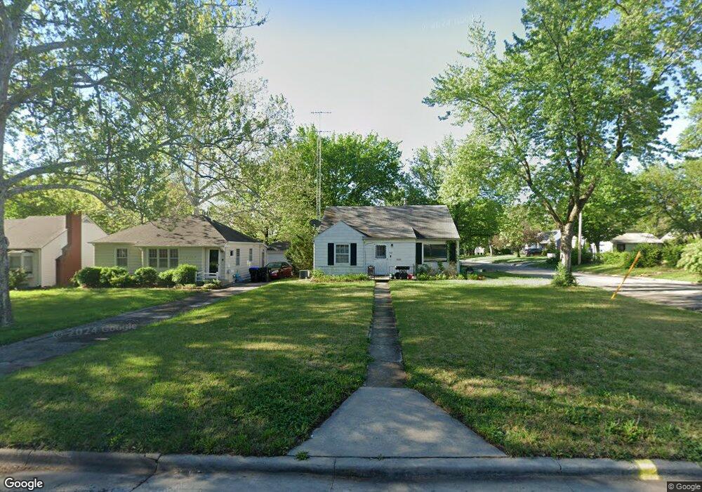 3121 SW 8th Ave, Topeka, KS 66606 - photo 1