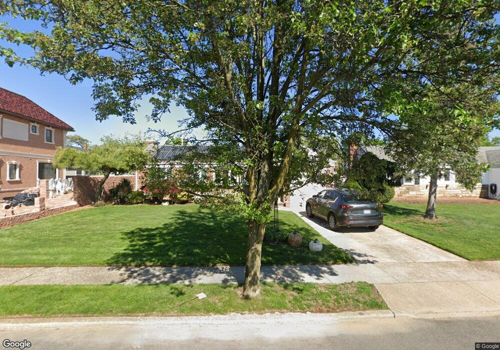 815 Chestnut St, Franklin Square, NY 11010 - photo 1