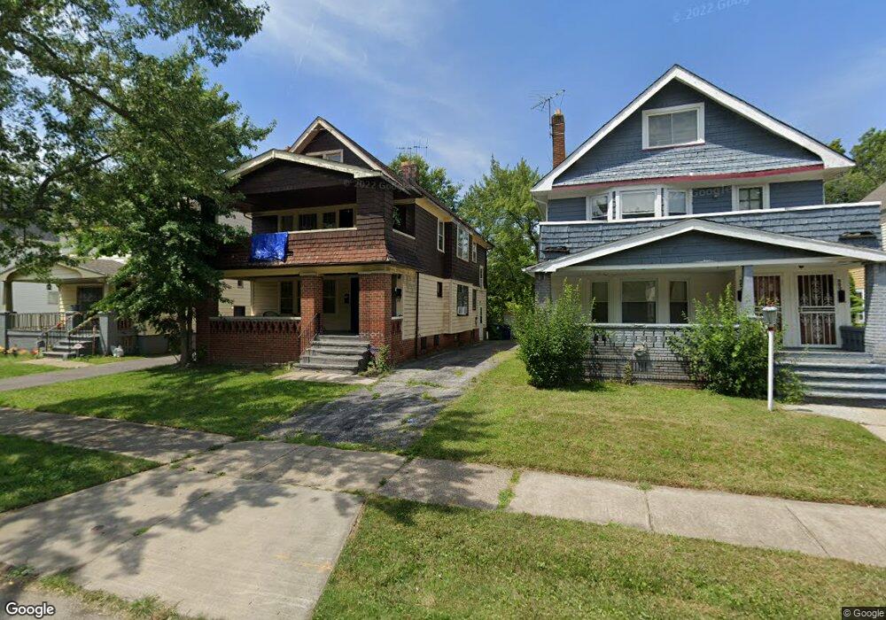 888 Helmsdale Rd, Cleveland, OH 44112 - photo 1