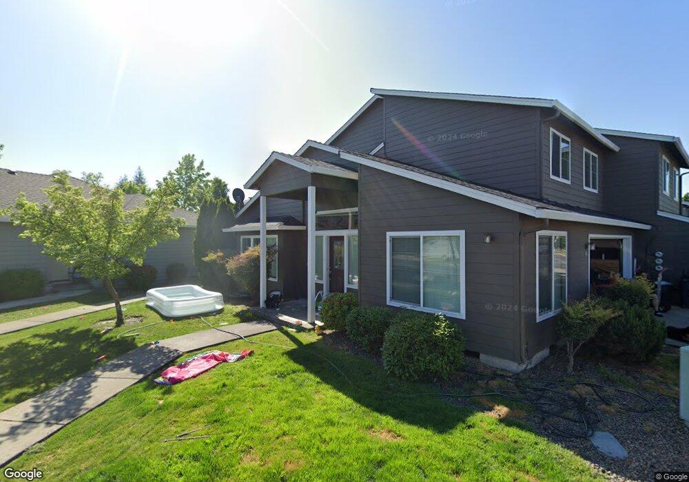 369 Live Oak Loop unit 28, Central Point, OR 97502 - photo 1