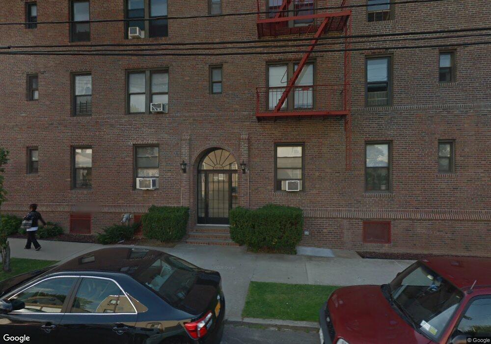 43-06 164th St unit B3, Flushing, NY 11358 - photo 1