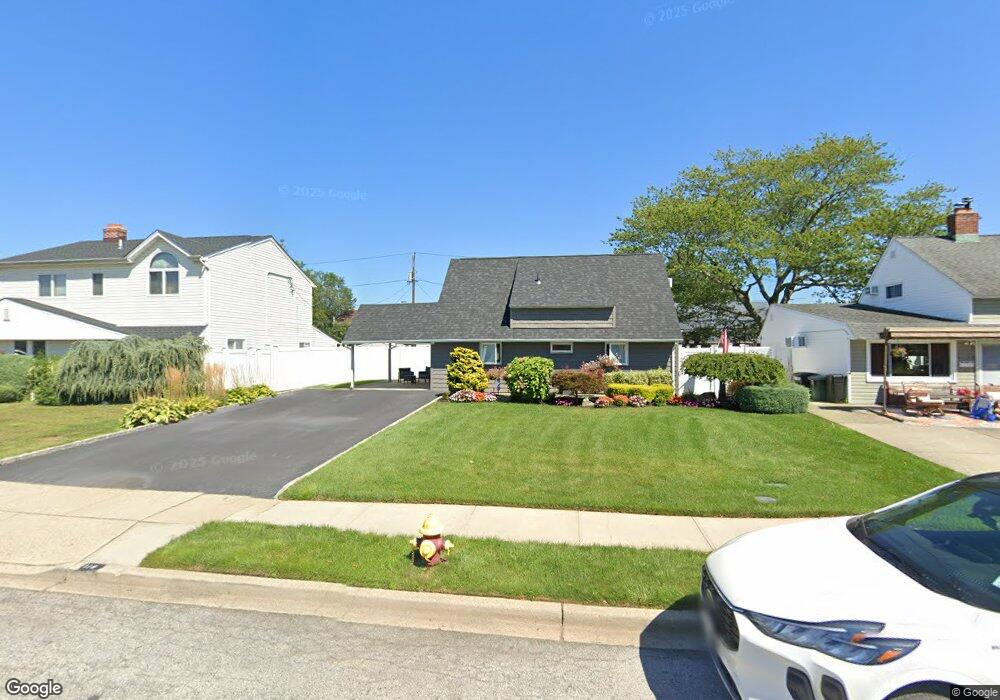 118 Springtime Ln S, Levittown, NY 11756 - photo 1