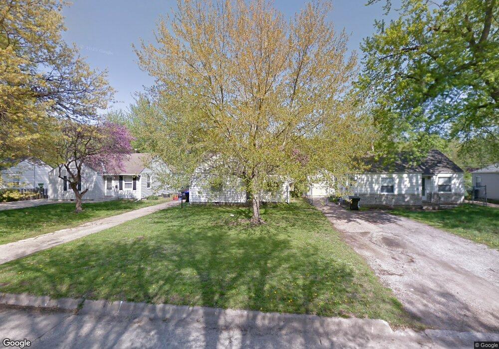 2208 SW MacVicar Ave, Topeka, KS 66611 - photo 1