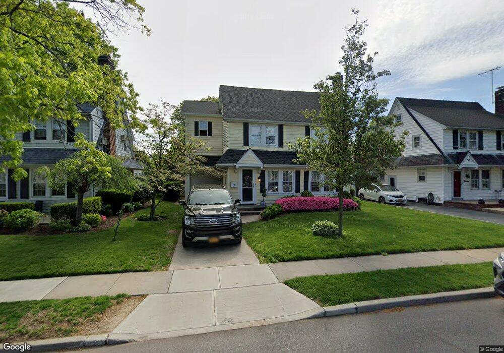 17 Roosevelt St, Garden City, NY 11530 - photo 1