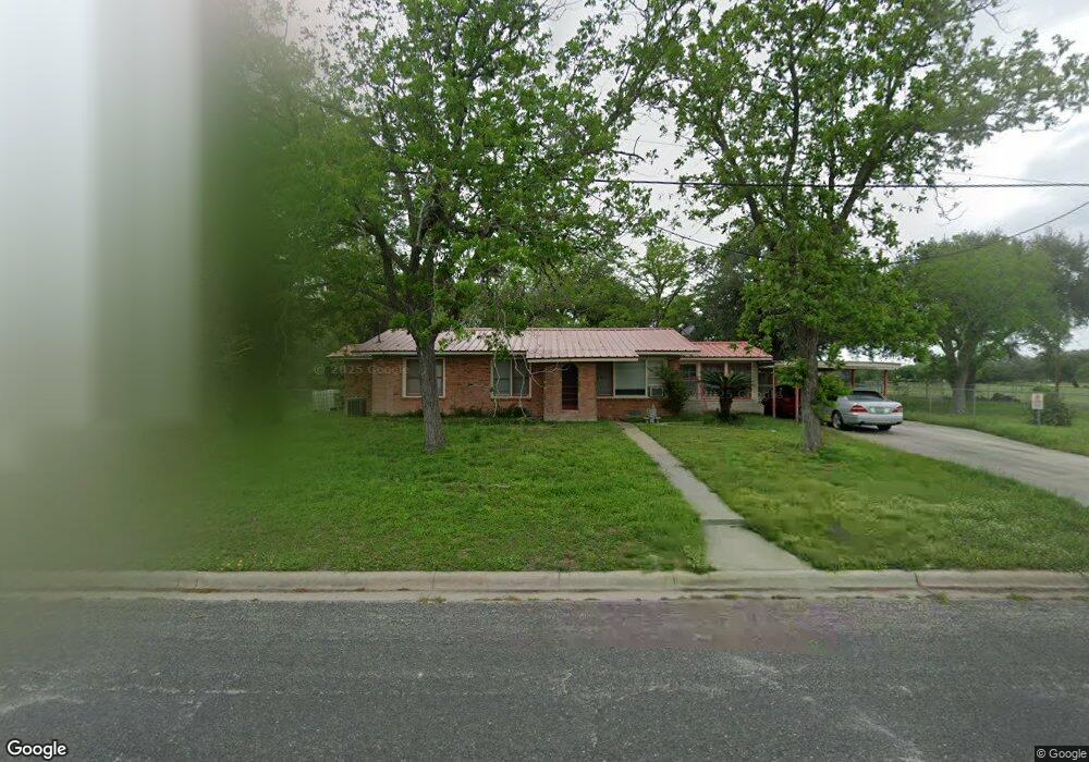 1104 W Fannin St, Beeville, TX 78102 - photo 1