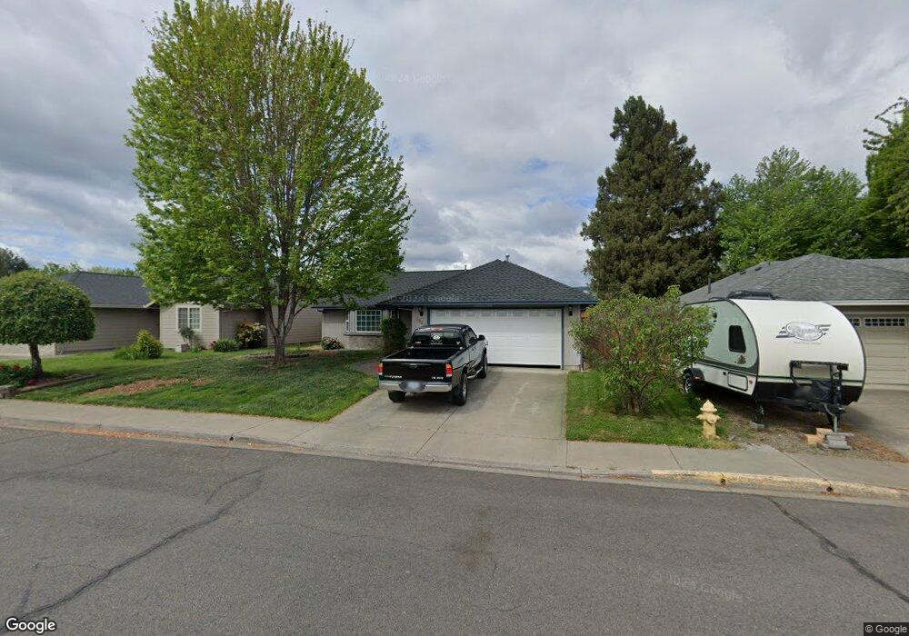 1221 Heather Ln, Central Point, OR 97502 - photo 1