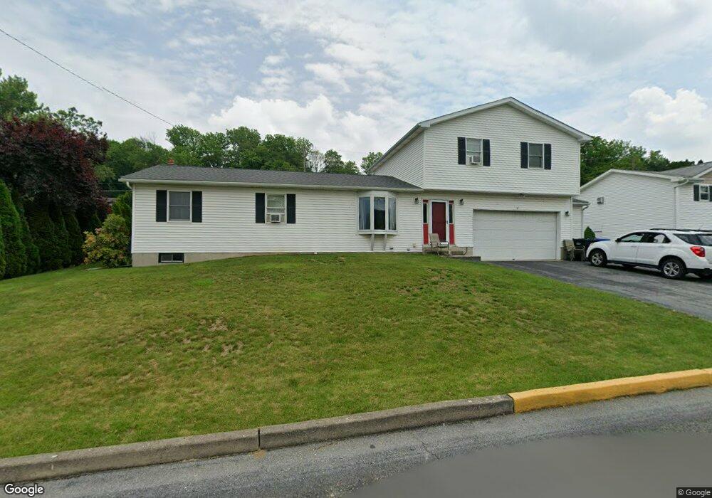 843 Carbon St, Walnutport, PA 18088 - photo 1