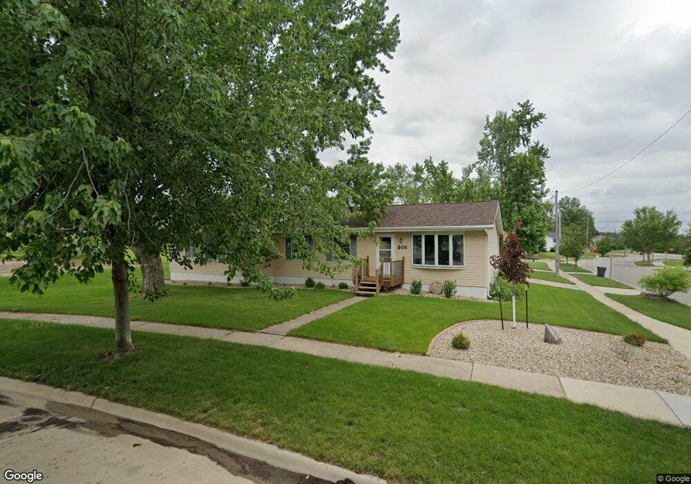 301 Bezdek Dr NW, Cedar Rapids, IA 52405 - photo 1