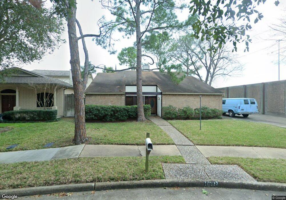 10327 Piping Rock Ln, Houston, TX 77042 - photo 1