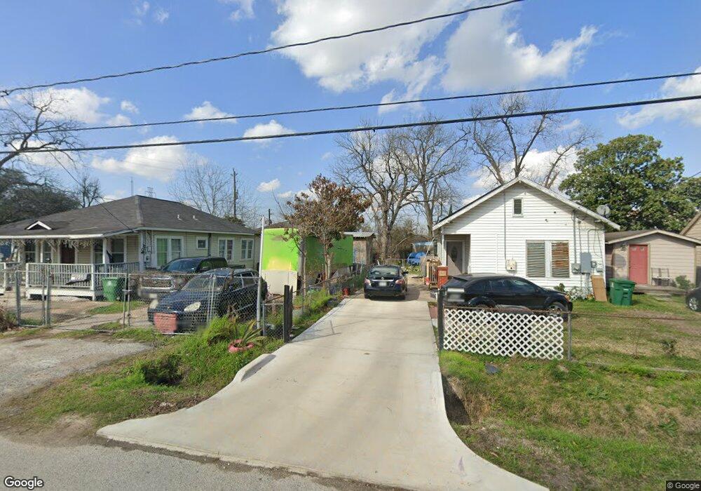 903 Lindale St, Houston, TX 77022 - photo 1