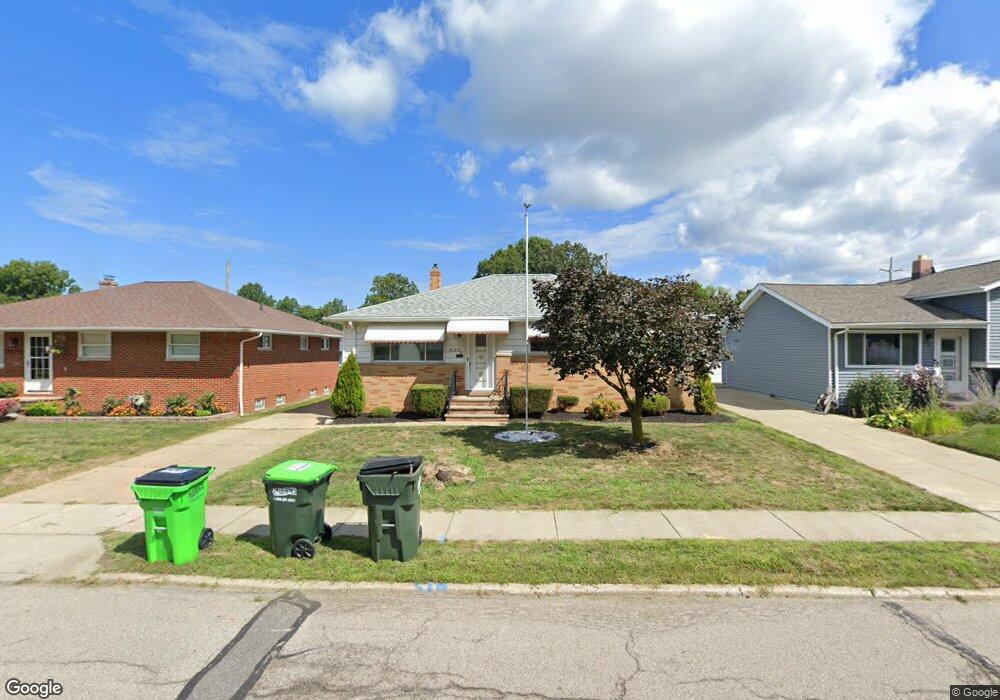 30895 Roosevelt Rd, Wickliffe, OH 44092 - photo 1