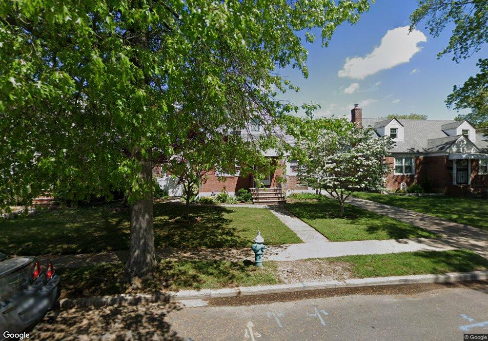 18 Maple Ct, New Hyde Park, NY 11040 - photo 1