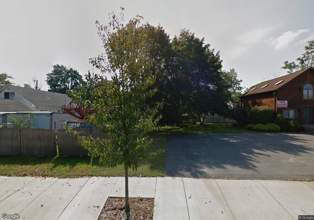 813 W Shore Dr, Warwick, RI 02889 - photo 1