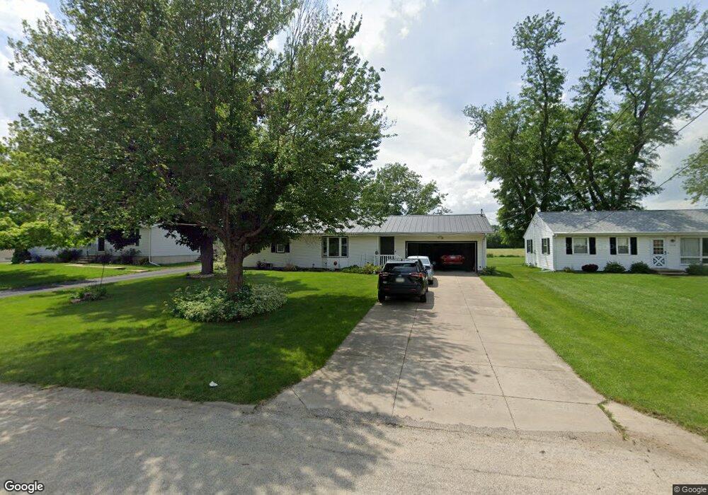 1008 Eastern Dr SE, Cedar Rapids, IA 52403 - photo 1