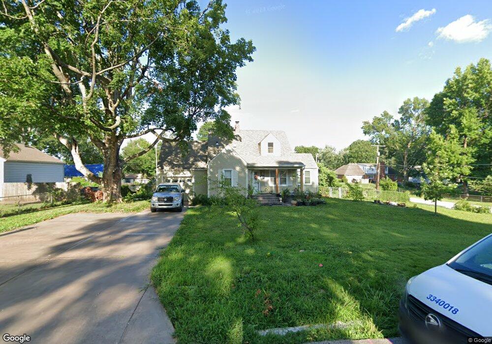 5645 Monrovia St, Shawnee, KS 66216 - photo 1