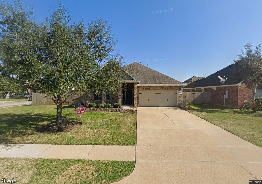 1062 Jennifer St, Alvin, TX 77511 - photo 1