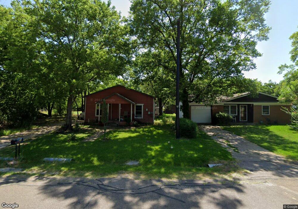 1310 Franklin Ave, Bonham, TX 75418 - photo 1