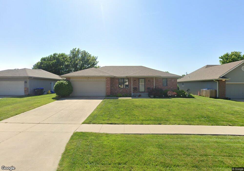 2819 SW Maxfield Rd, Topeka, KS 66614 - photo 1