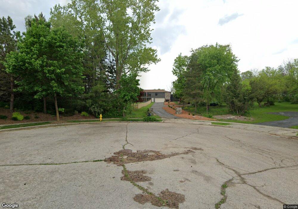 531 Meadowlark Ct, West Bend, WI 53090 - photo 1