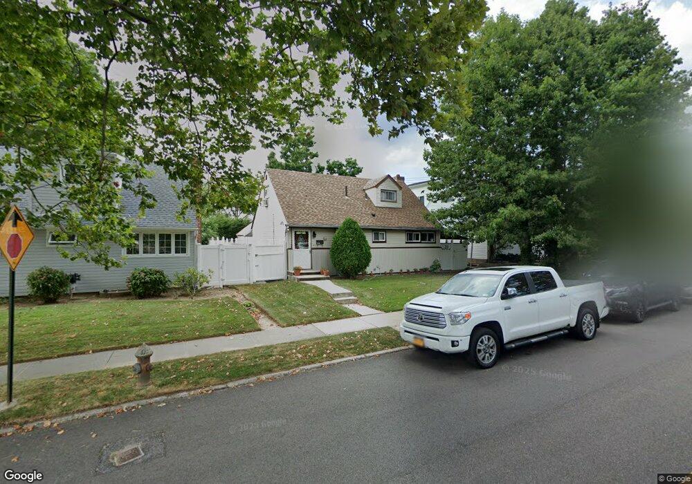 2716 Bayside Ln, Flushing, NY 11358 - photo 1